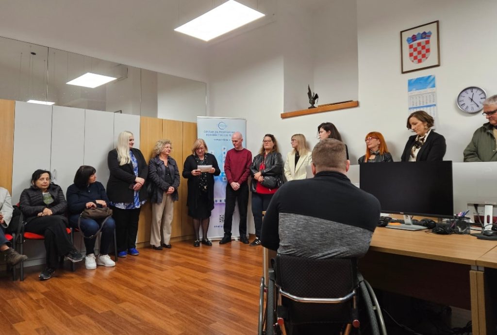 Odrzana-zavrsna-svecanost-trece-generacije-Virtualne-radionice-Centra-za-profesionalnu-rehabilitaciju-Rijeka-UDRUGA-znam-rijeka-1