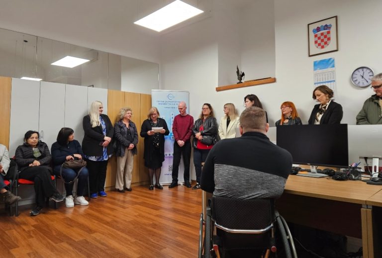 Odrzana-zavrsna-svecanost-trece-generacije-Virtualne-radionice-Centra-za-profesionalnu-rehabilitaciju-Rijeka-UDRUGA-znam-rijeka-1