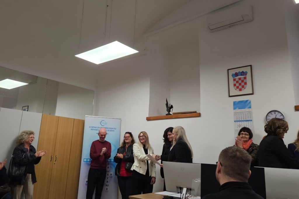 Odrzana-zavrsna-svecanost-trece-generacije-Virtualne-radionice-Centra-za-profesionalnu-rehabilitaciju-Rijeka-UDRUGA-znam-rijeka-4