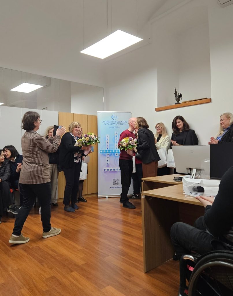 Odrzana-zavrsna-svecanost-trece-generacije-Virtualne-radionice-Centra-za-profesionalnu-rehabilitaciju-Rijeka-UDRUGA-znam-rijeka-6